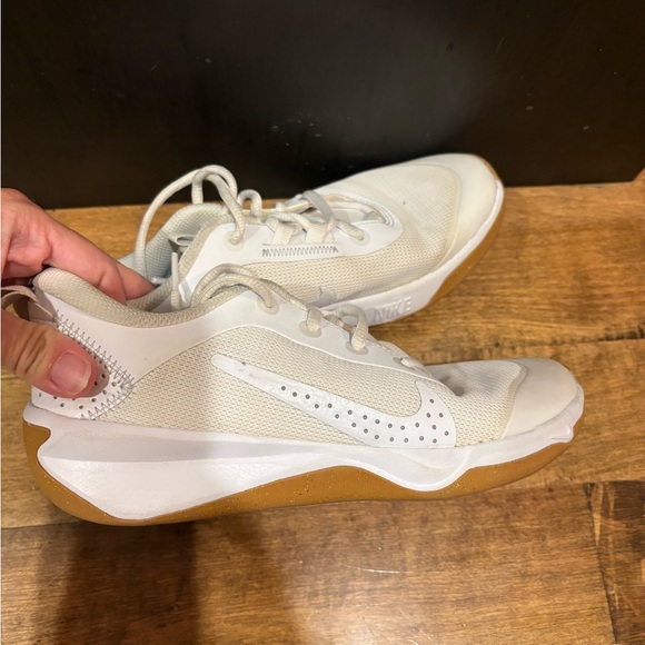 Nike Youth 4.5Y Court Shoes - Picture 1 of 3